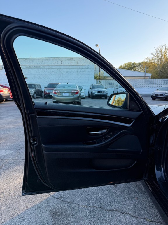 2011 BMW 5 Series Image 9