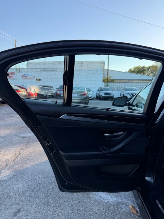 2011 BMW 5 Series Image 11