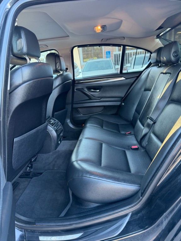 2011 BMW 5 Series Image 12