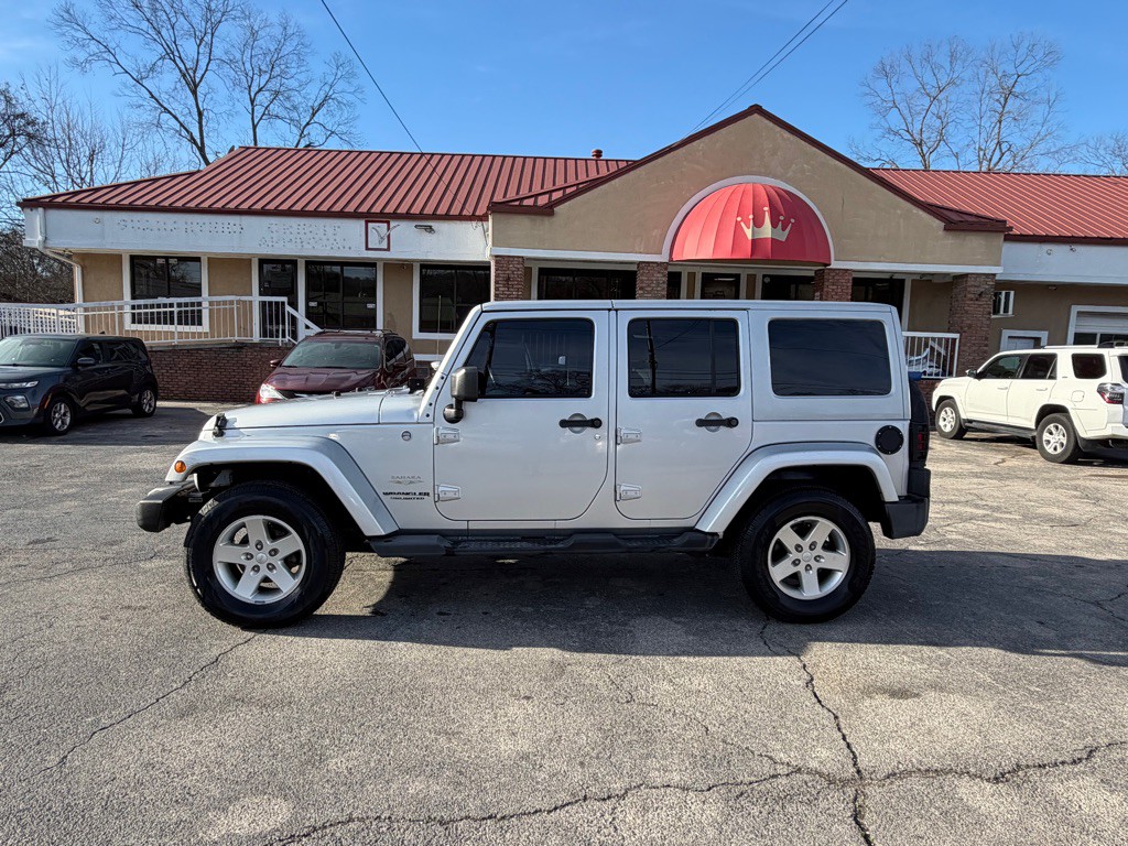 2011 Jeep Wrangler Unlimited Image 2