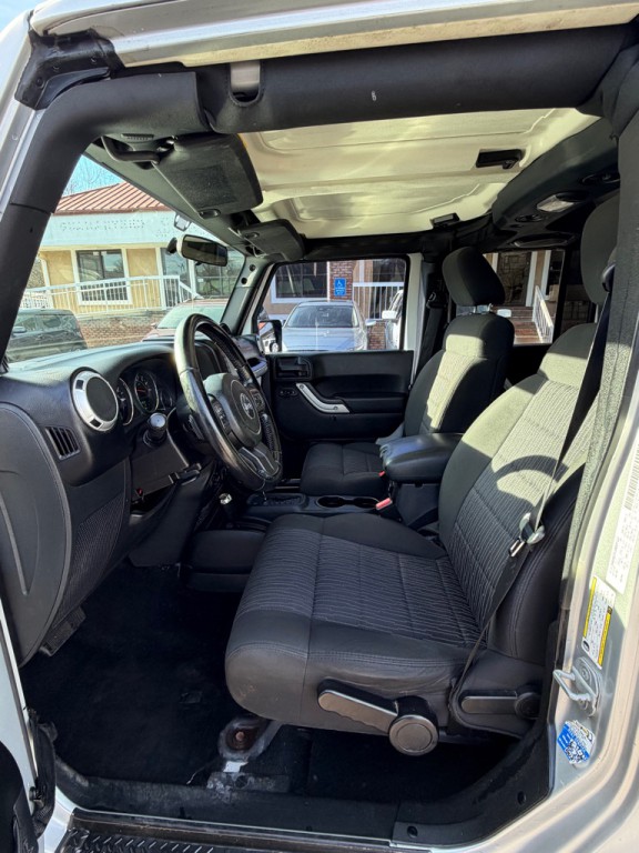 2011 Jeep Wrangler Unlimited Image 9