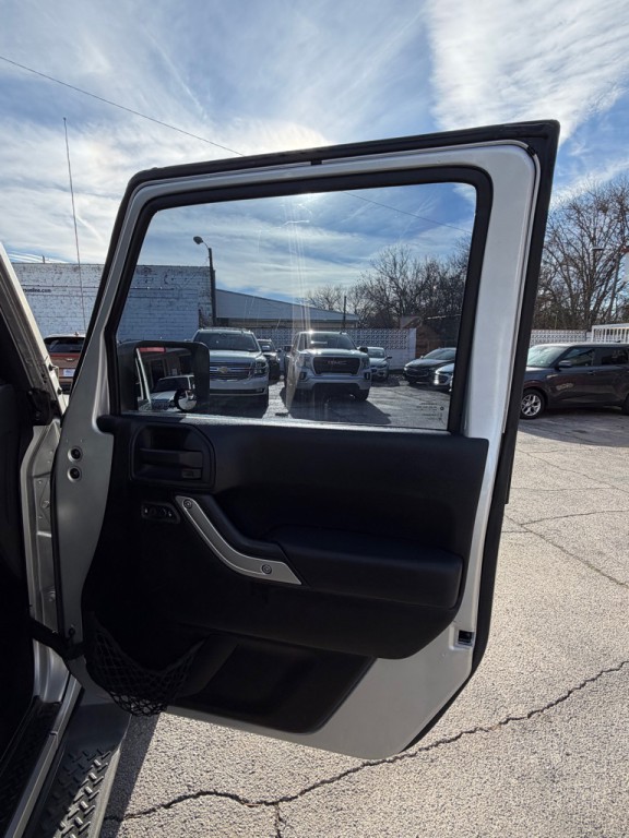 2011 Jeep Wrangler Unlimited Image 12