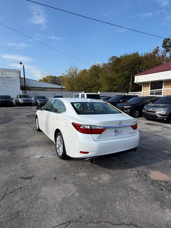 2014 Lexus ES Image 4