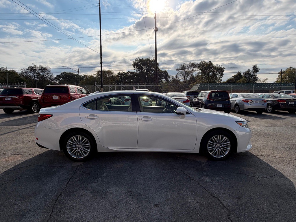 2014 Lexus ES Image 7