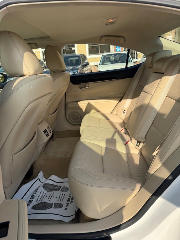 2014 Lexus ES Image 11
