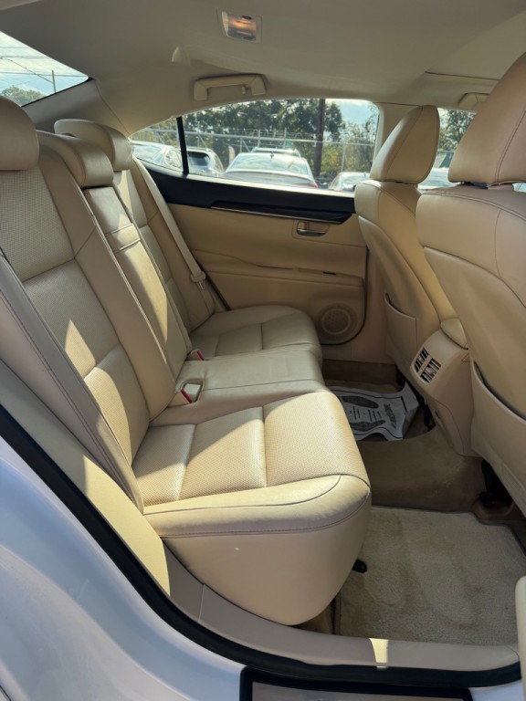 2014 Lexus ES Image 12