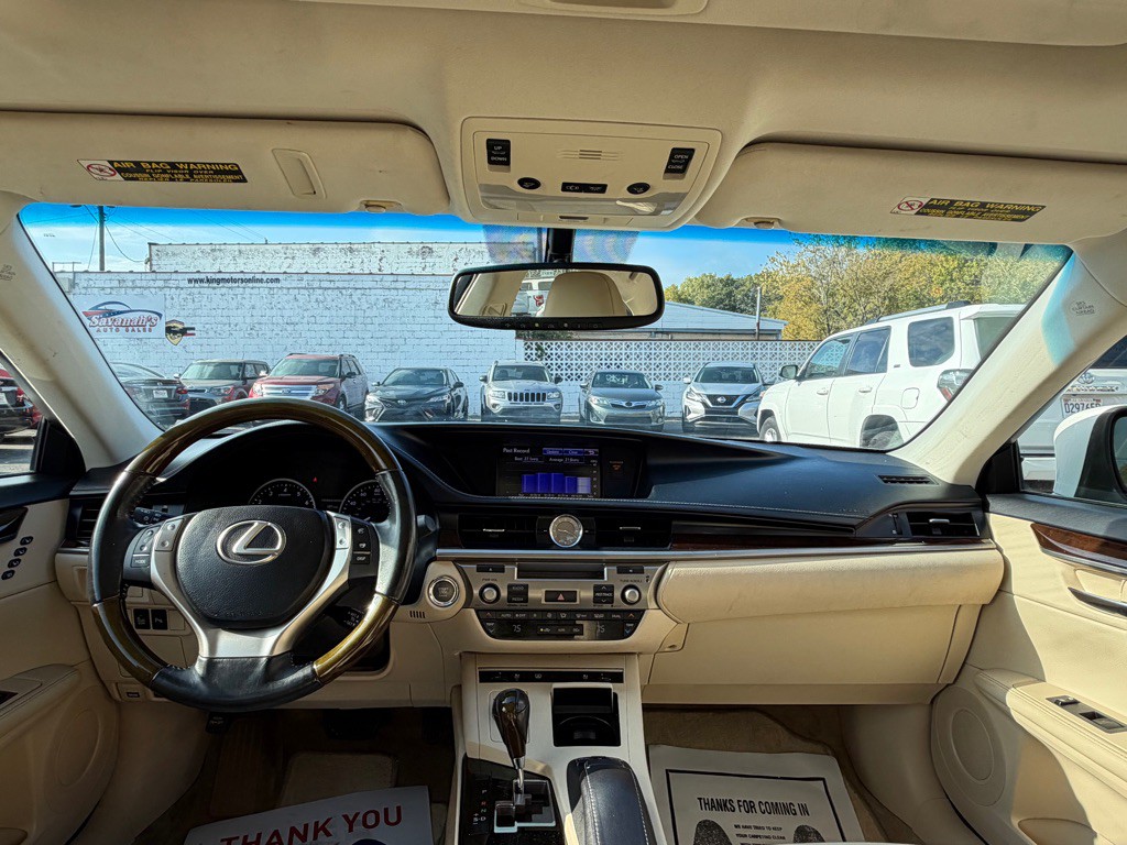 2014 Lexus ES Image 15
