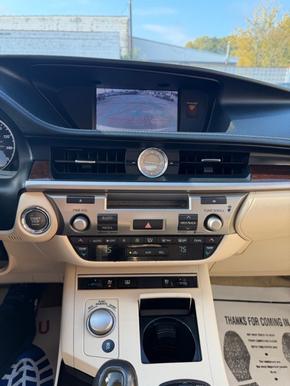 2014 Lexus ES Image 16