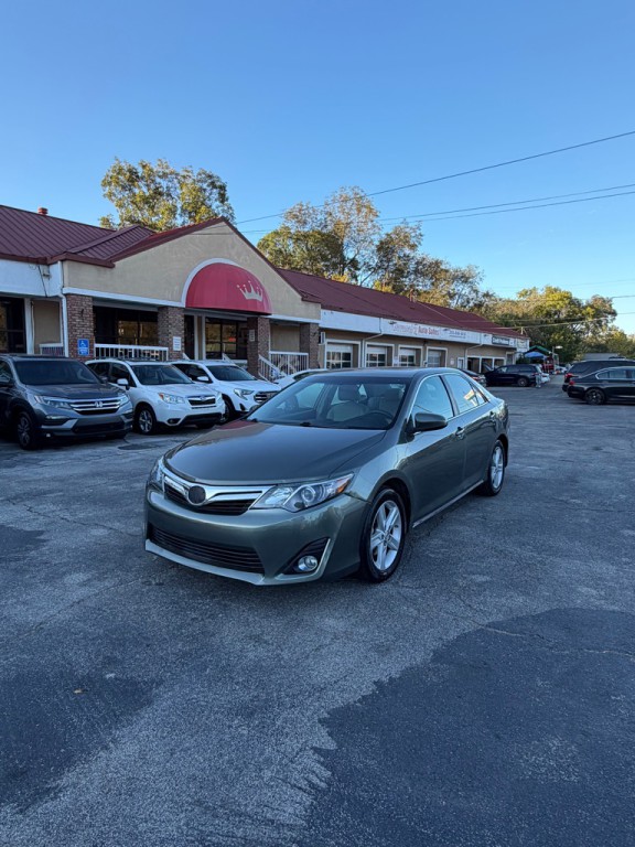 2013 Toyota Camry Image 2