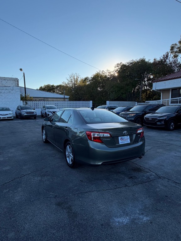 2013 Toyota Camry Image 4