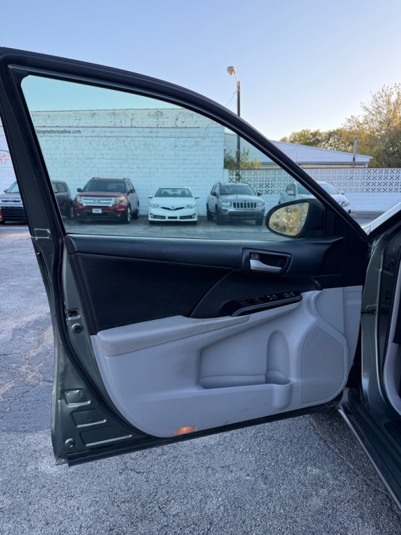 2013 Toyota Camry Image 9