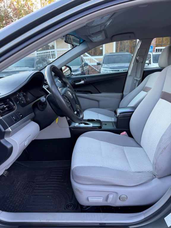 2013 Toyota Camry Image 10