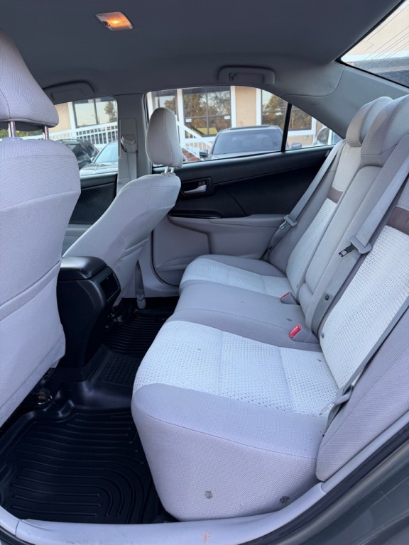 2013 Toyota Camry Image 12