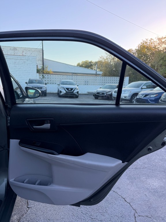 2013 Toyota Camry Image 13