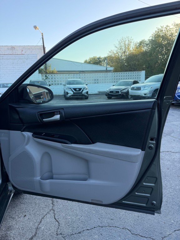 2013 Toyota Camry Image 15