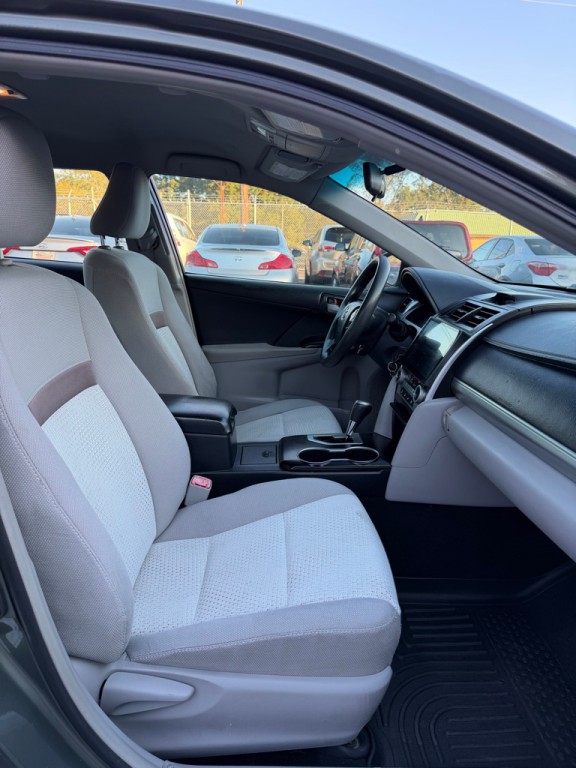 2013 Toyota Camry Image 16