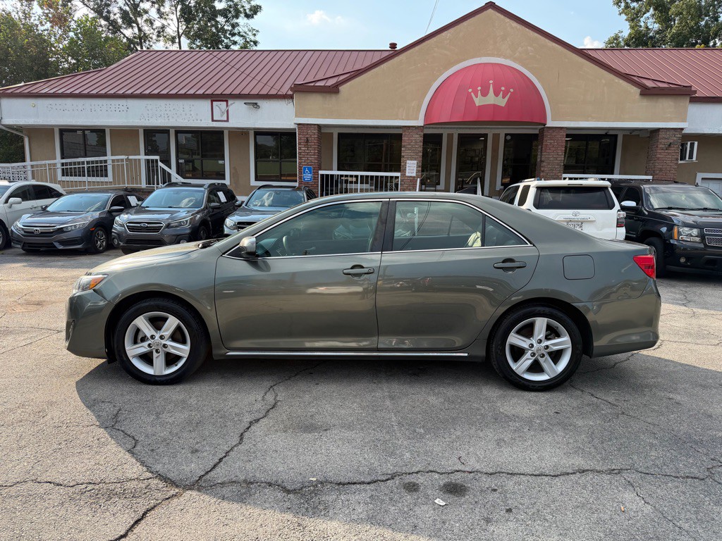 2013 Toyota Camry Image 2