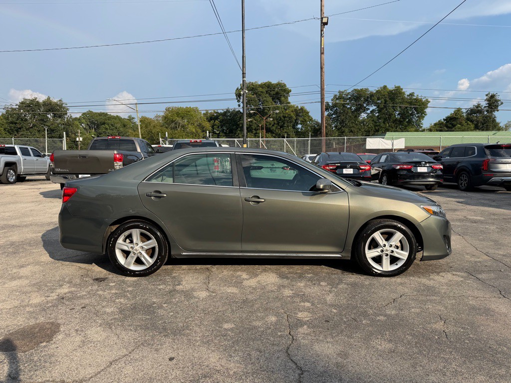 2013 Toyota Camry Image 6