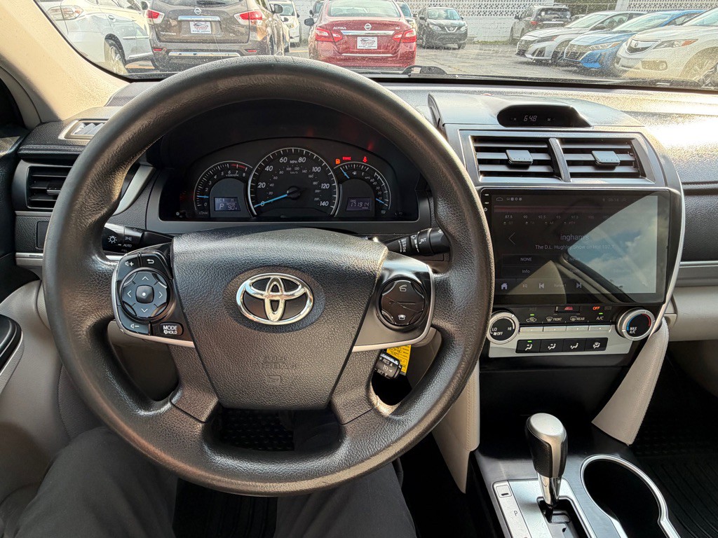 2013 Toyota Camry Image 10