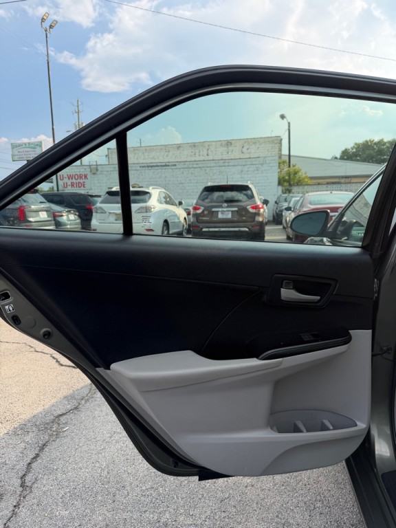 2013 Toyota Camry Image 15