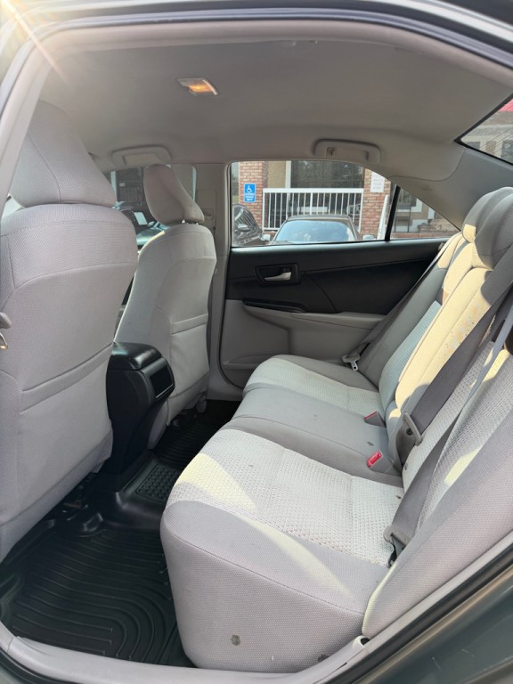 2013 Toyota Camry Image 16