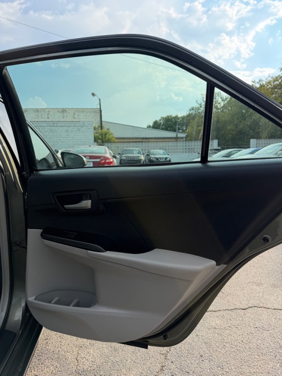 2013 Toyota Camry Image 17