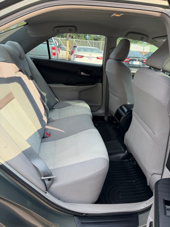 2013 Toyota Camry Image 18
