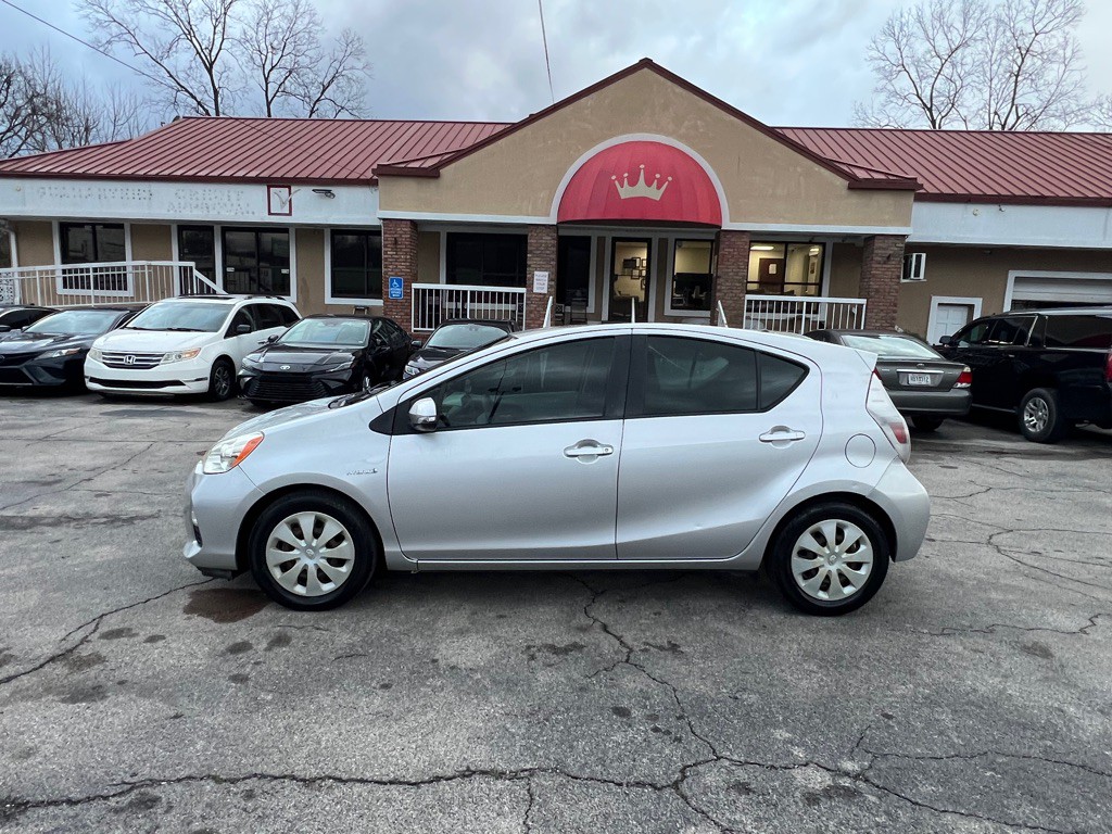 2012 Toyota Prius Image 2