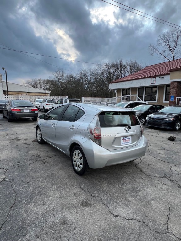 2012 Toyota Prius Image 3