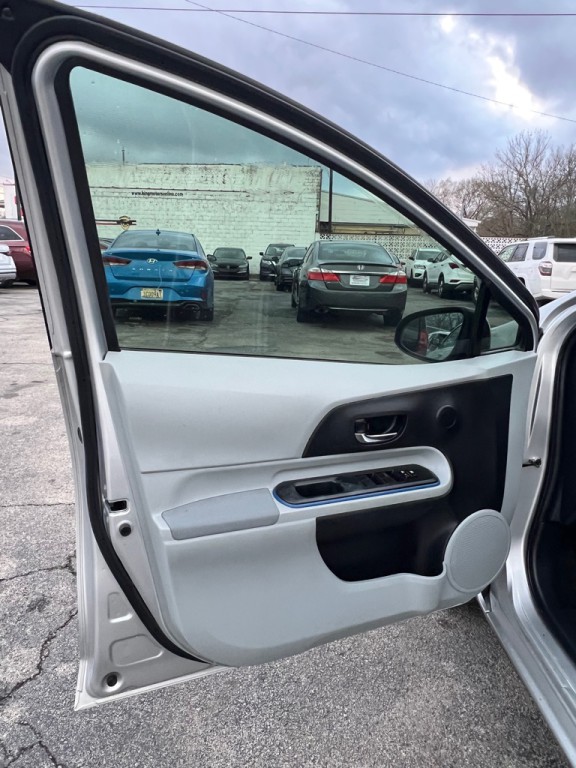 2012 Toyota Prius Image 9