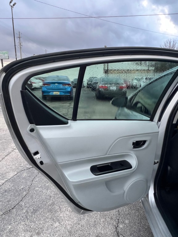 2012 Toyota Prius Image 11