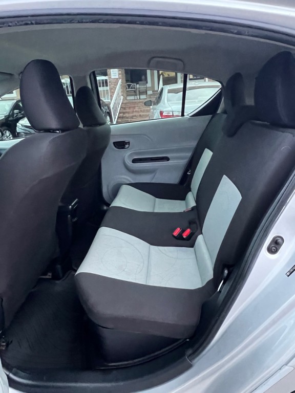 2012 Toyota Prius Image 12