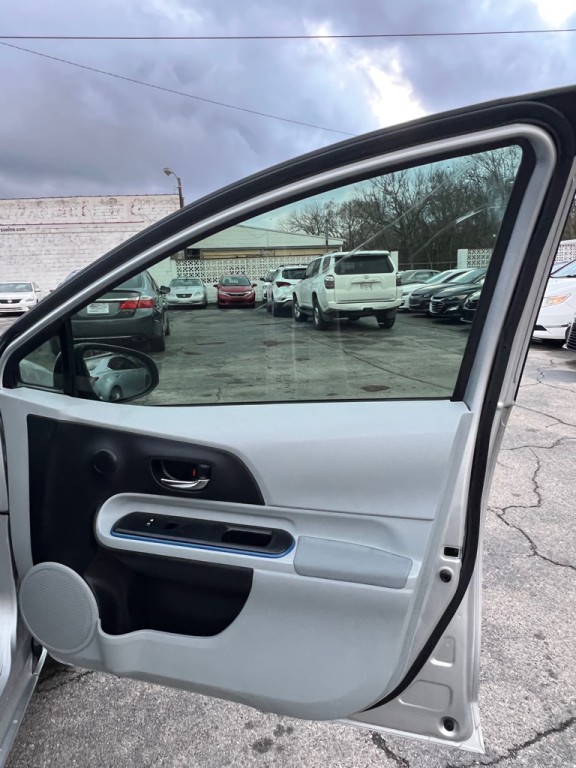 2012 Toyota Prius Image 15