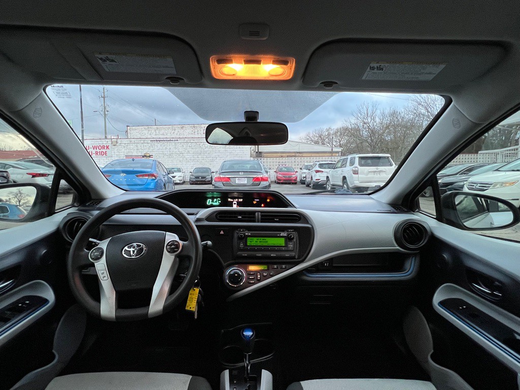 2012 Toyota Prius Image 19