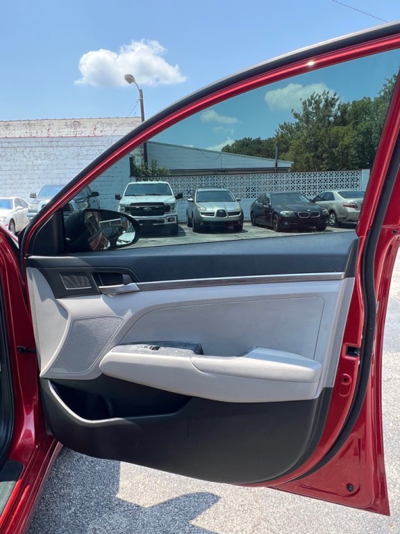 2017 Hyundai Elantra Image 16