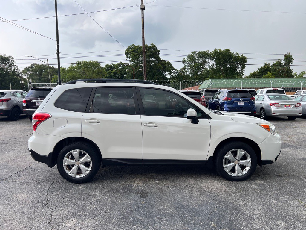2016 Subaru Forester Image 7