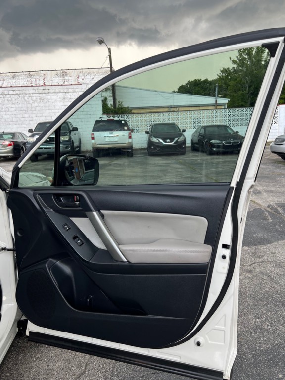 2016 Subaru Forester Image 17
