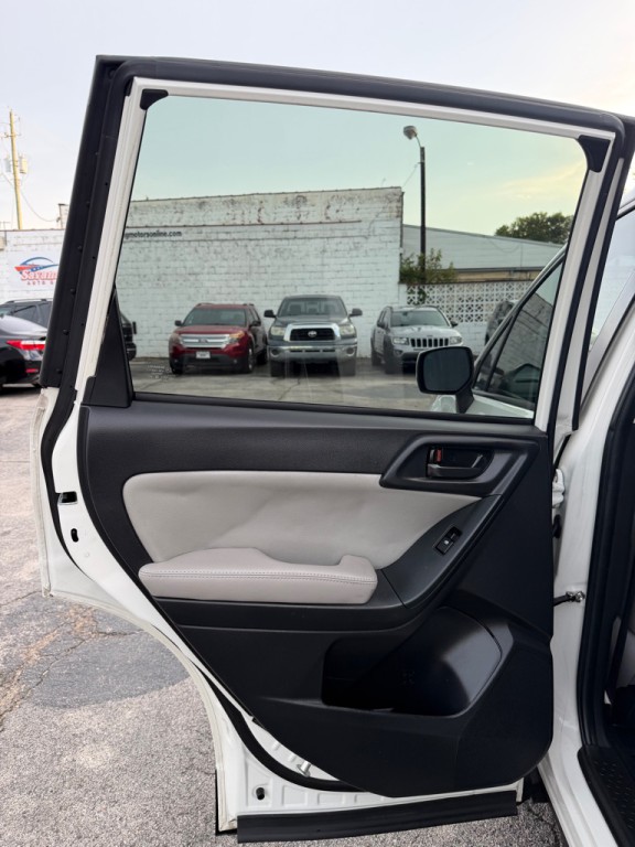 2016 Subaru Forester Image 11