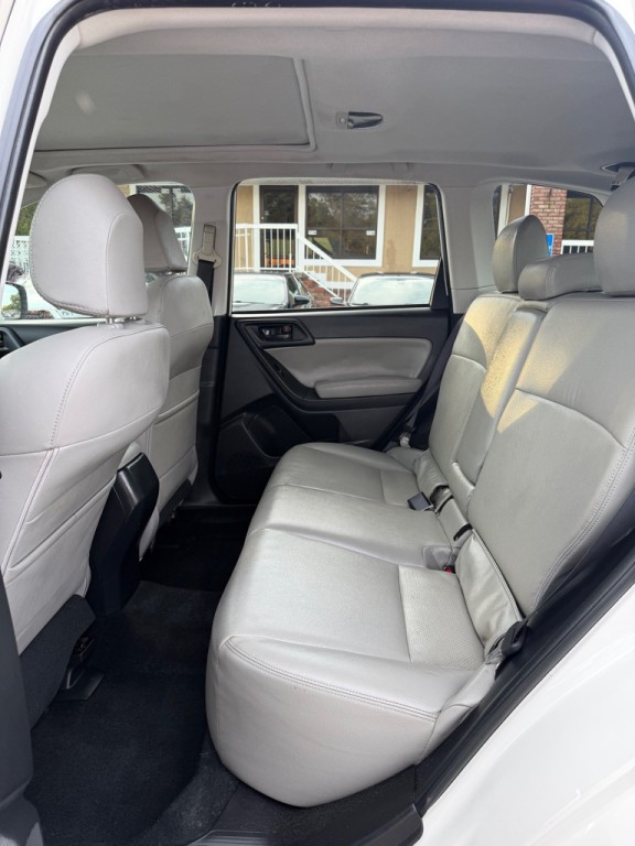 2016 Subaru Forester Image 12