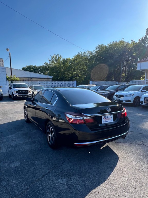 2017 Honda Accord Image 4