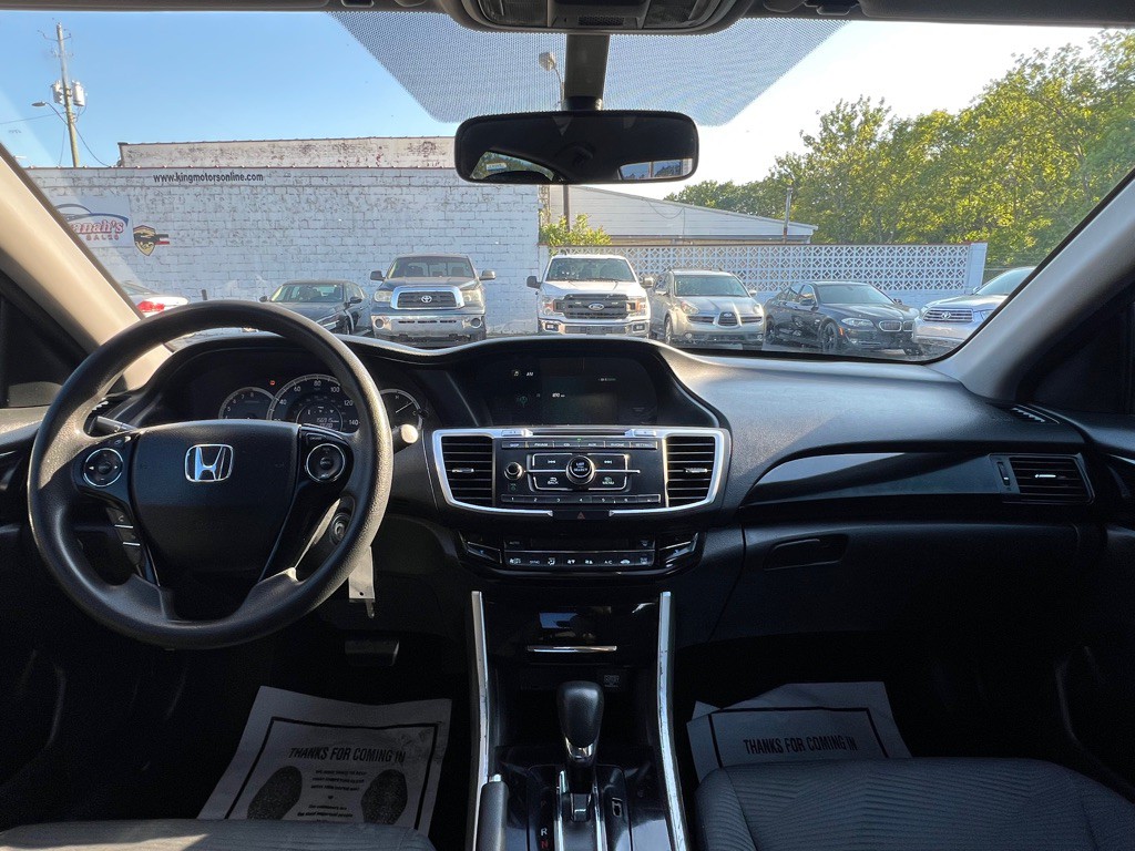 2017 Honda Accord Image 18