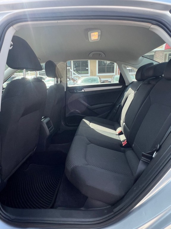 2014 Volkswagen Passat Image 12