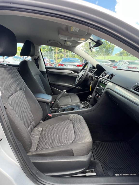 2014 Volkswagen Passat Image 16