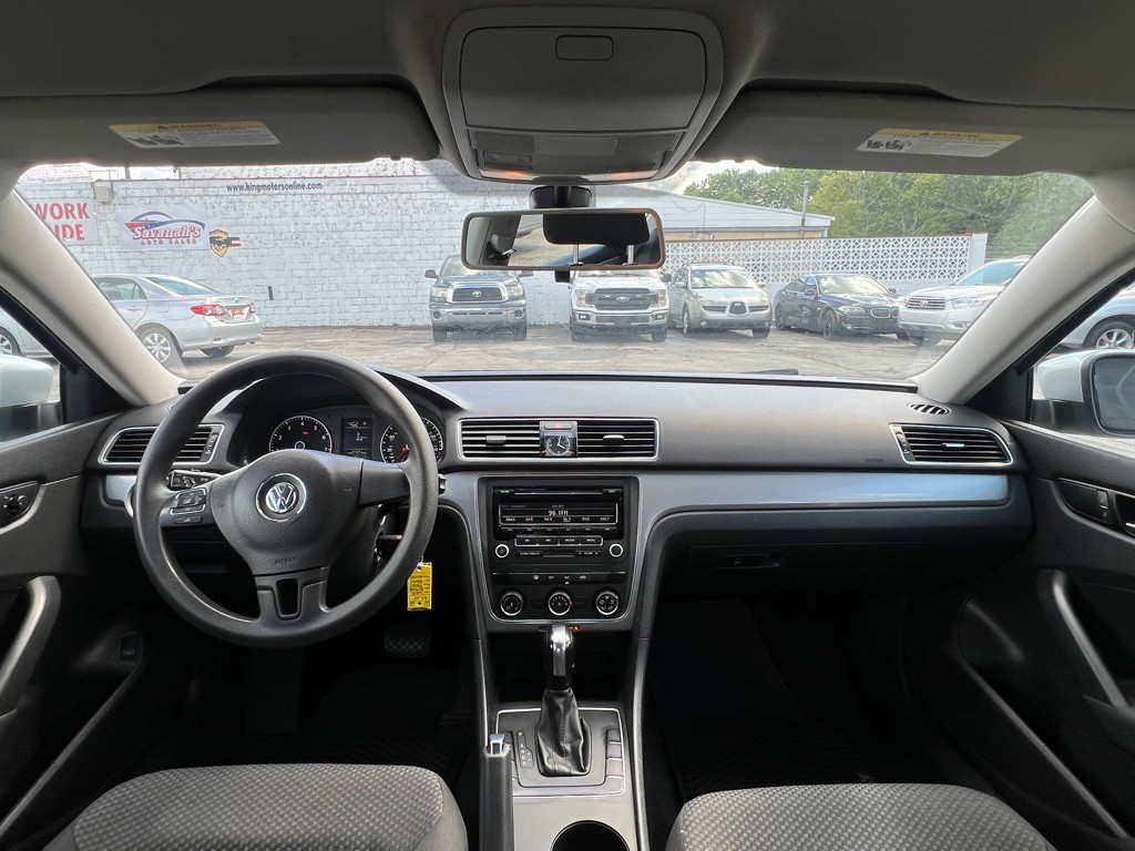 2014 Volkswagen Passat Image 17