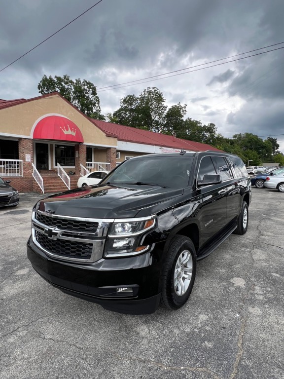 2018 Chevrolet Suburban Image 2