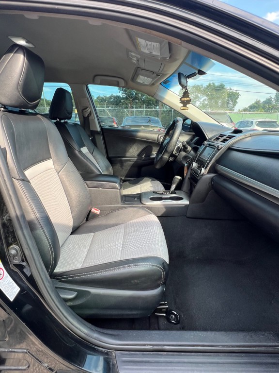 2012 Toyota Camry Image 16
