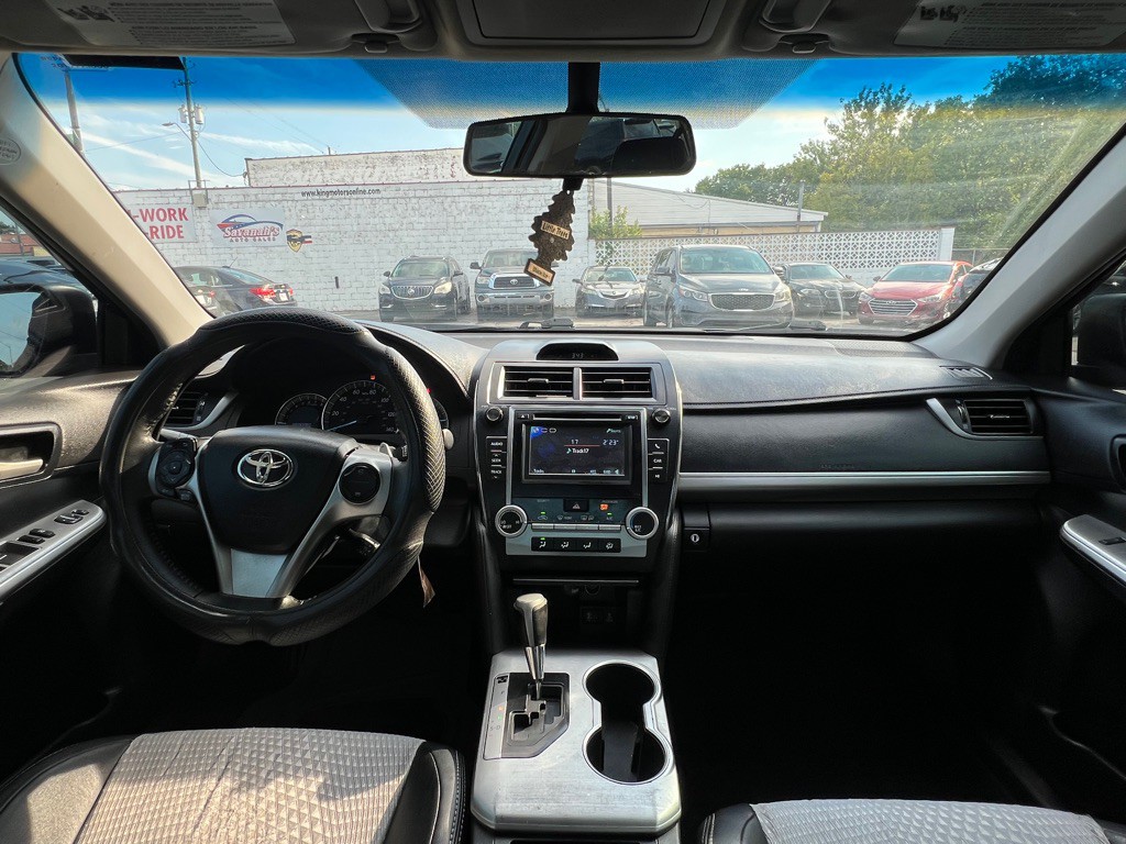 2012 Toyota Camry Image 17
