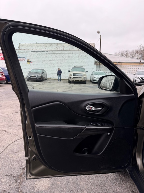 2015 Jeep Cherokee Image 9