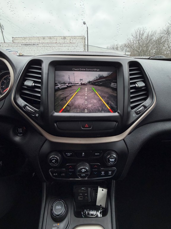 2015 Jeep Cherokee Image 17