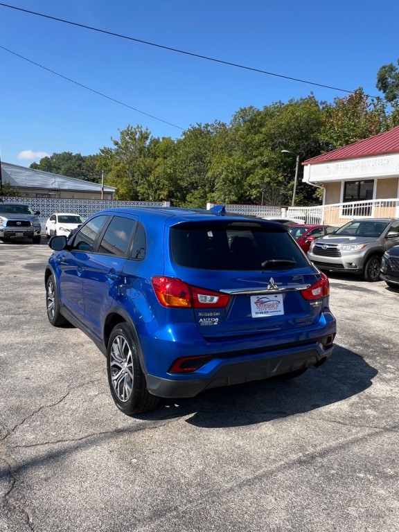 2019 Mitsubishi Outlander Image 4
